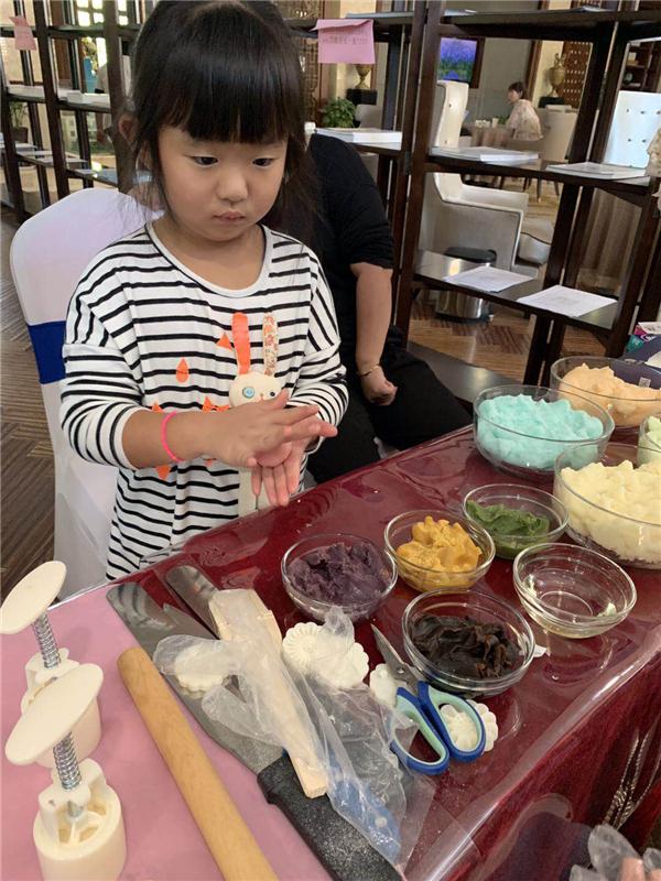 情系中秋，樂(lè)享團(tuán)圓——君河灣社區(qū)冰皮月餅制作活動(dòng)圓滿落幕